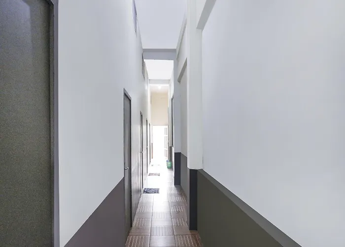 Oyo 90825 Hotel Lizha 2 Tenggarong